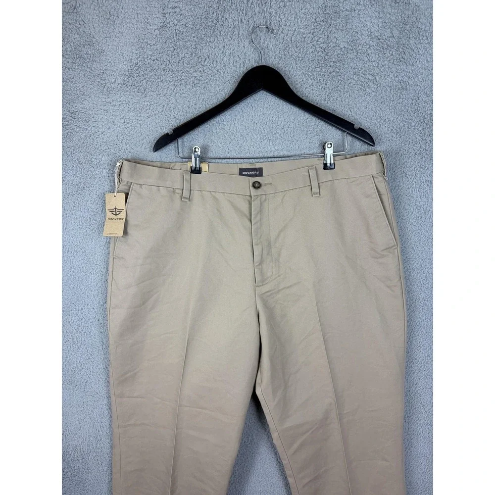 Dockers D3 Classic Fit Pants Mens 42x30 Beige Comfort Waist Khaki Flat Front New